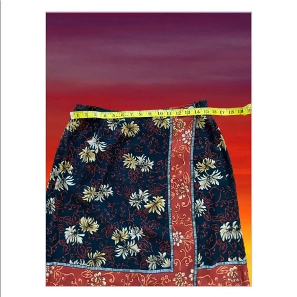 Requirements wrap skirt with elastic back size medium petite - Picture 3 of 8
